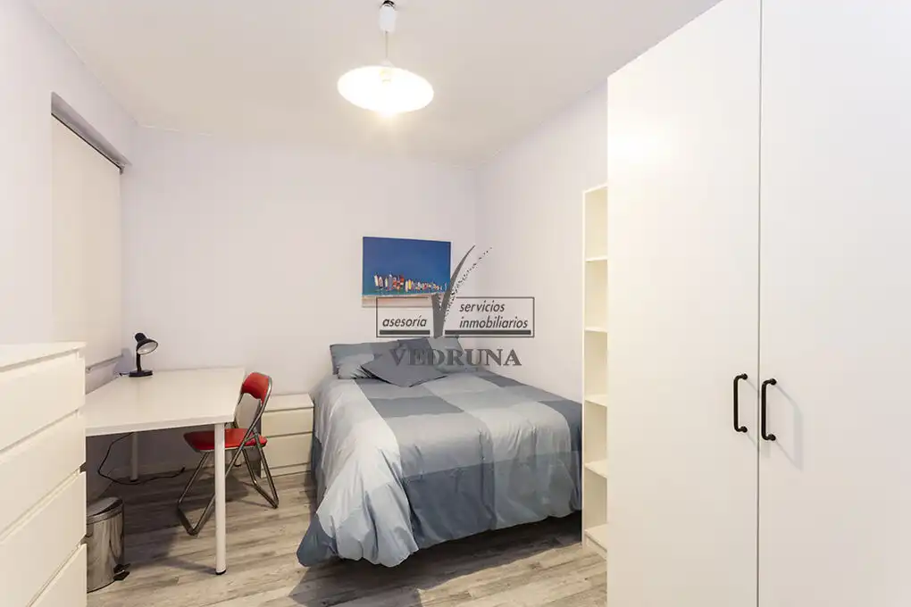 Bedroom of Flat for rent in Zaragoza  with Heating, Oven and Washing machine