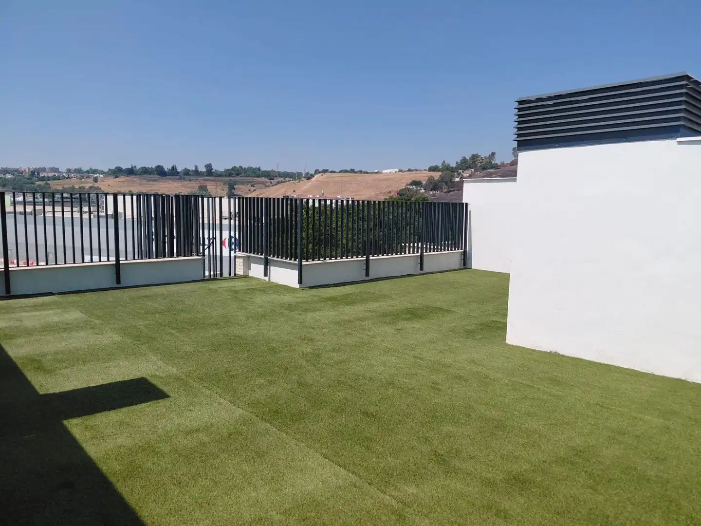 Terrasse von Dachboden zur Miete in Camas mit Klimaanlage, Heizung und Privatgarten