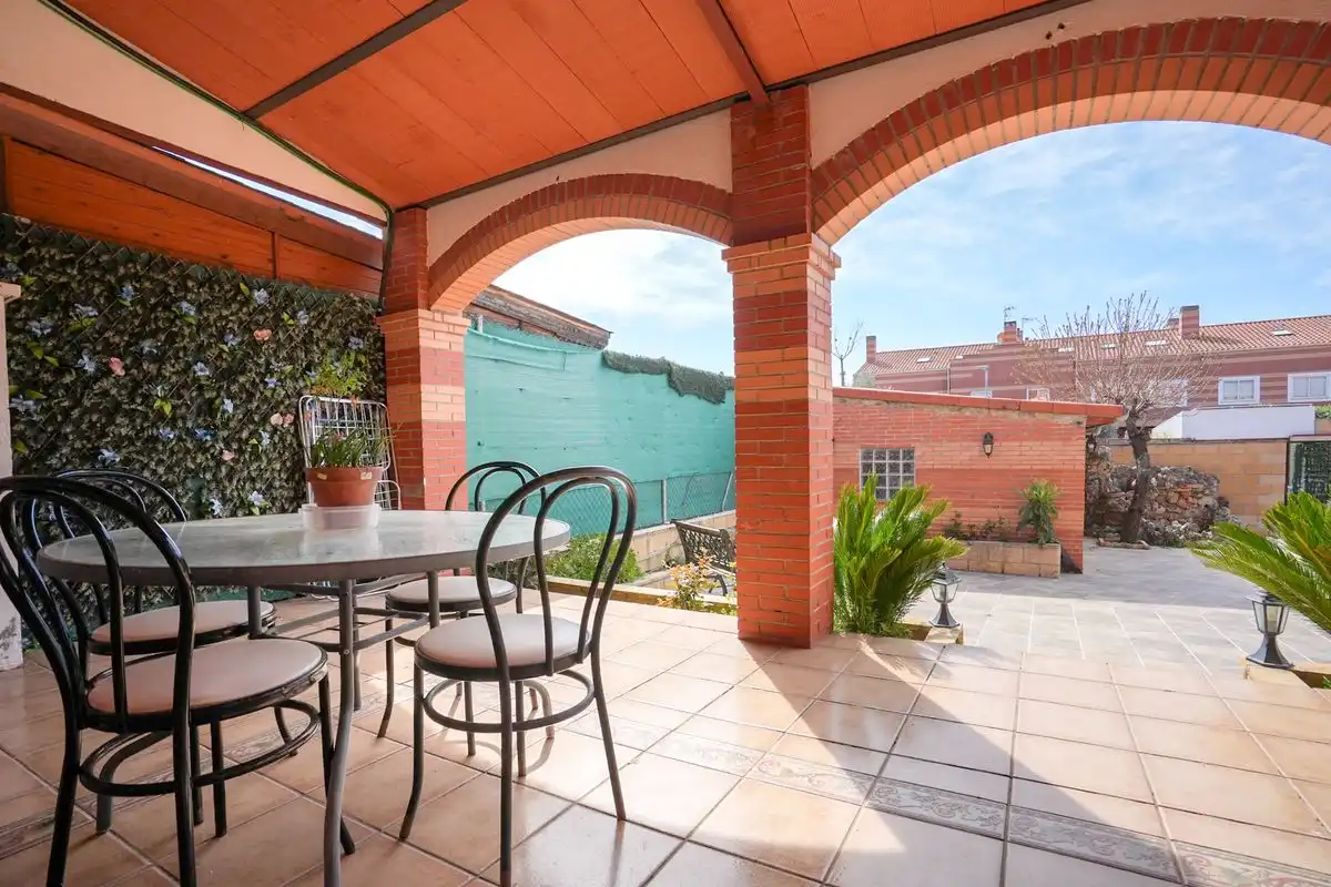 Terrassa de Casa adosada en venda en Meco amb Aire condicionat, Calefacció i Jardí privat