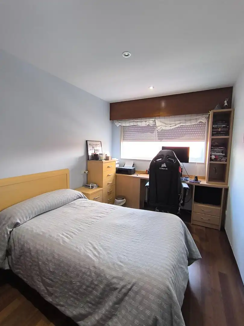Schlafzimmer von Einfamilien-Reihenhaus zum Verkauf in Santiago de Compostela  mit Heizung, Privatgarten und Terrasse