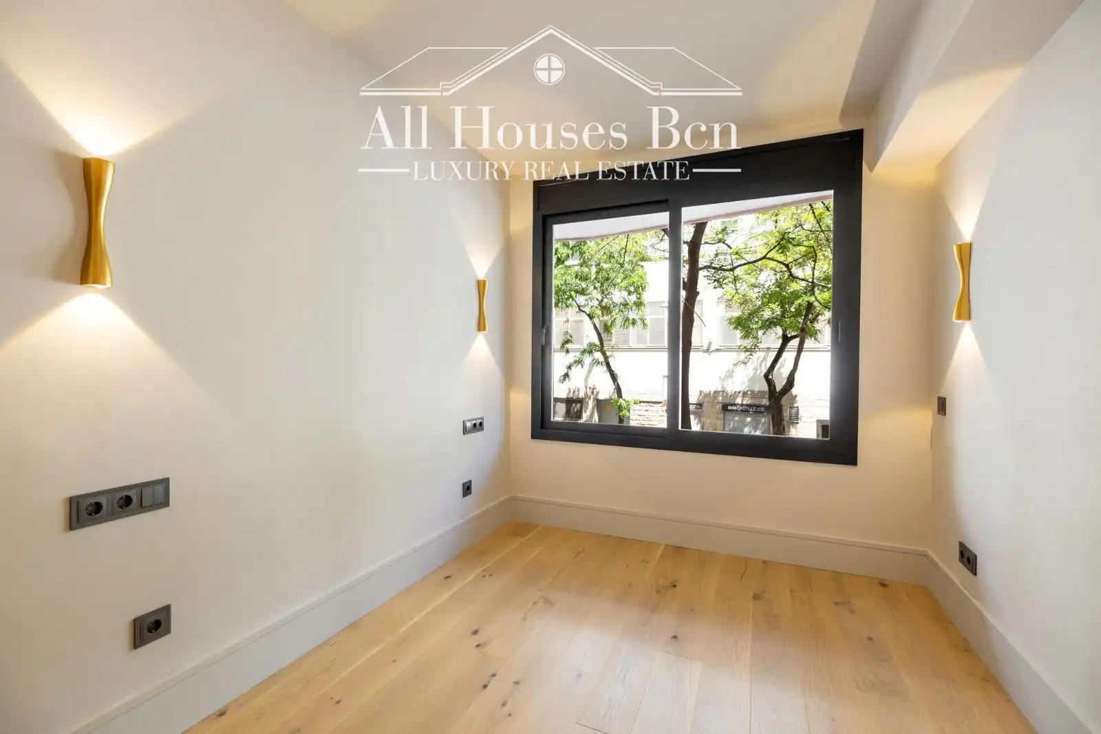 Bedroom of Flat for sale in Barcelona  with Air Conditioner, Heating and Parquet flooring