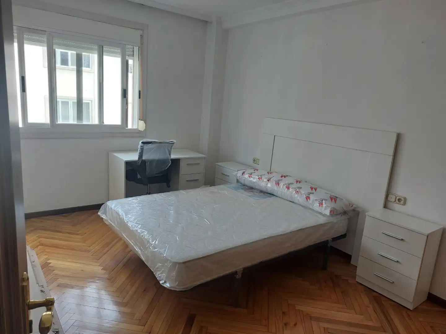 Bedroom of Flat for rent in Santiago de Compostela   with Heating, Furnished and Oven