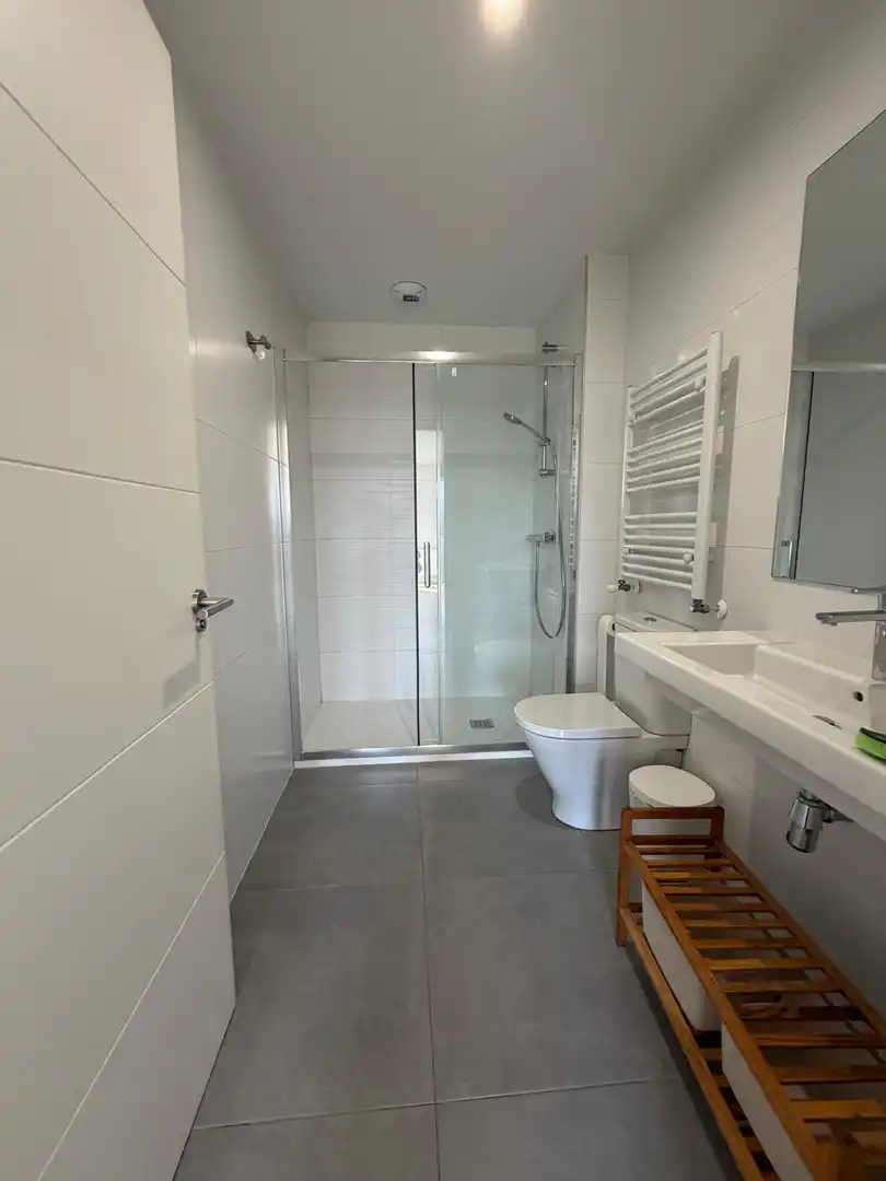 Badezimmer von Wohnung zur Miete in Urduliz mit Heizung und Abstellraum