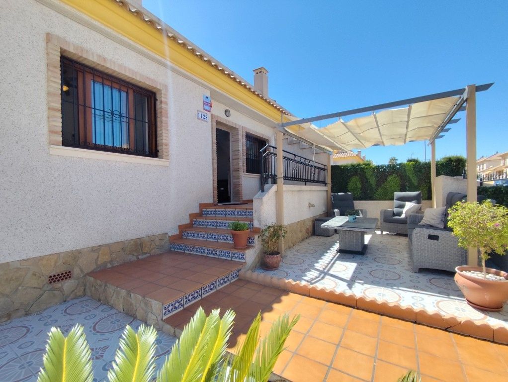 Terrassa de Casa adosada en venda en Orihuela amb Aire condicionat, Jardí privat i Terrassa