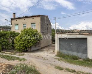 Vista exterior de Casa adosada en venda en Manresa amb Aire condicionat, Calefacció i Jardí privat