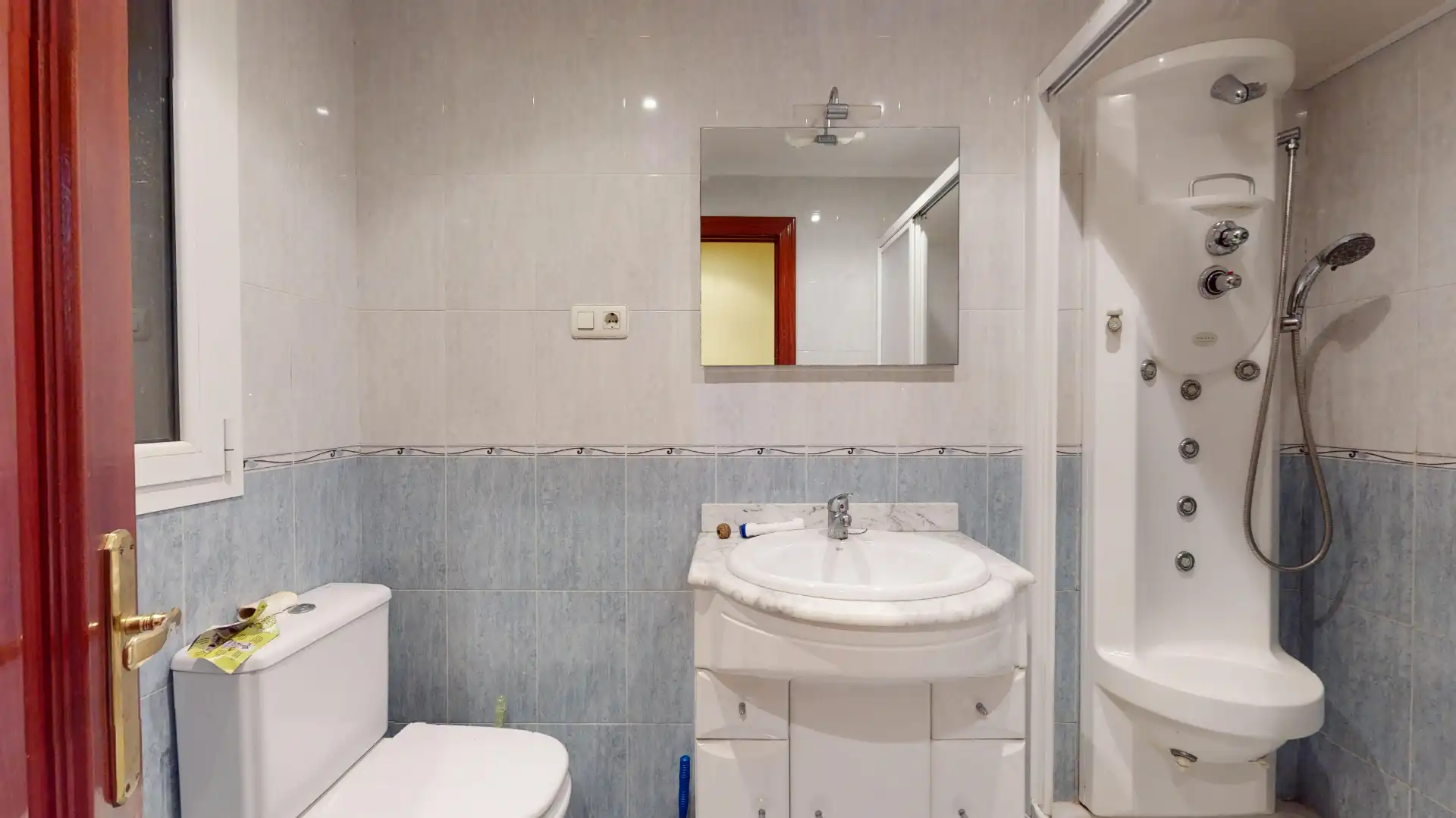 Bathroom of Flat for sale in Bilbao   with Terrace and Furnished