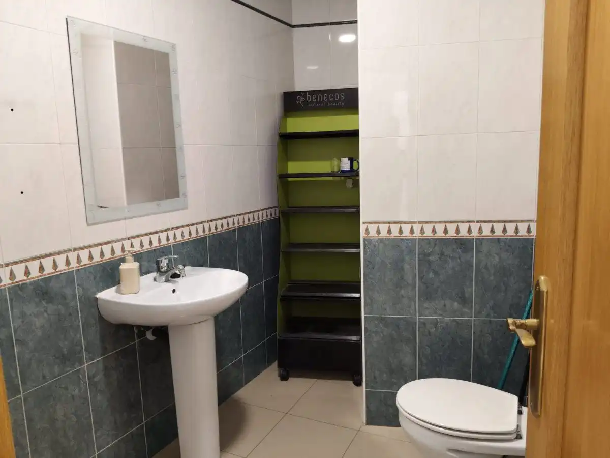 Bany de Local de lloguer en Murcia amb Aire condicionat