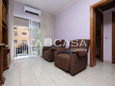 Appartamento con balcone in vendita a Nou Barris