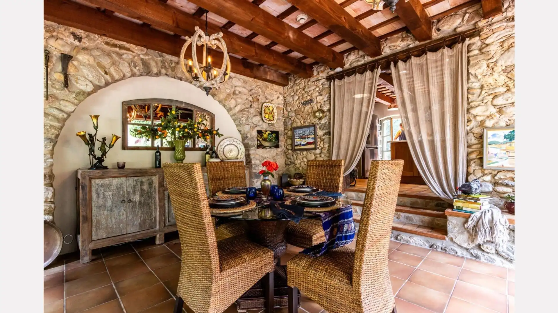 Comedor de Finca rústica en venta en Esponellà con Aire acondicionado, Calefacción y Jardín privado
