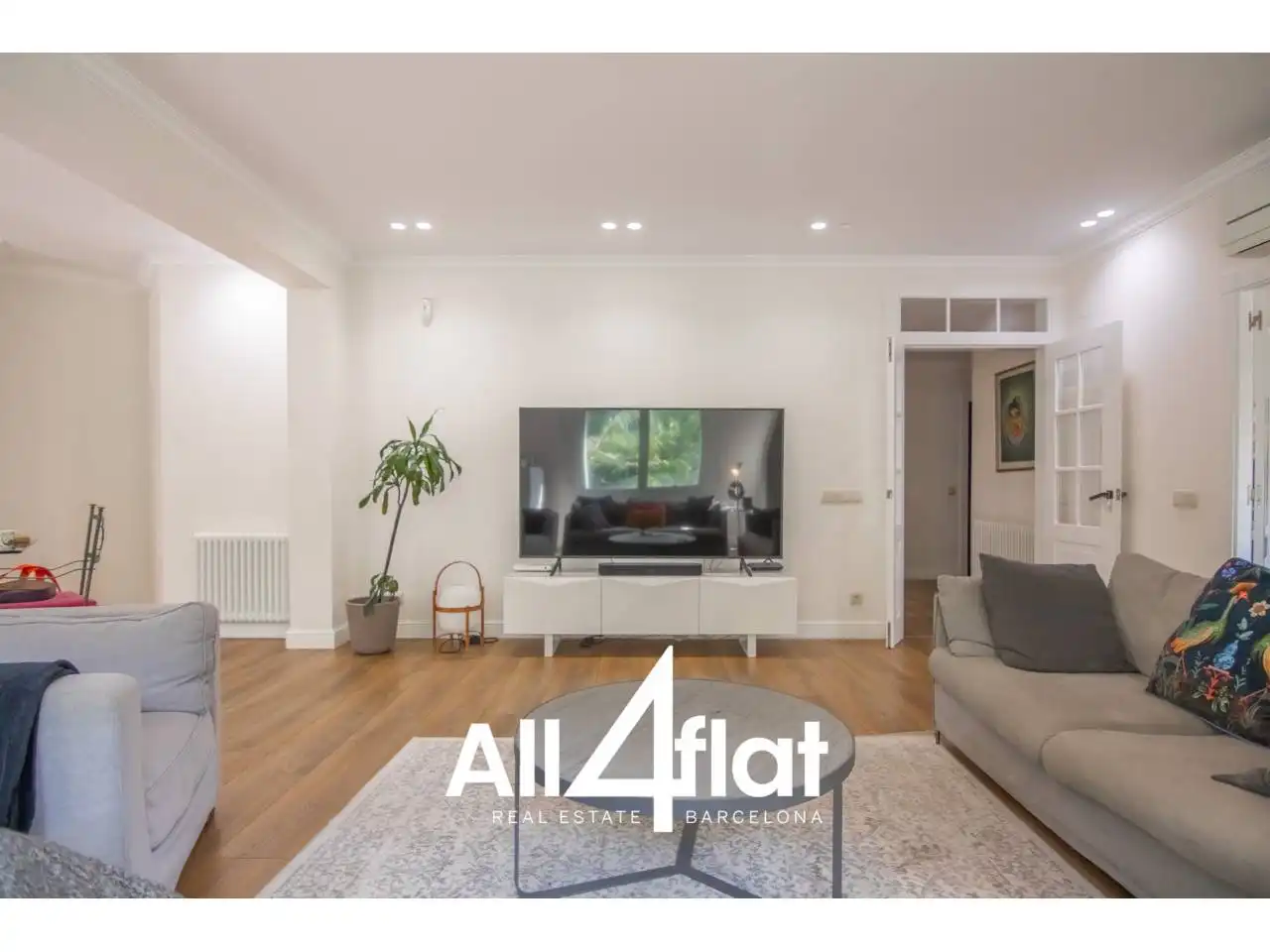 Living room of Flat for sale in Barcelona  with Air Conditioner, Heating and Parquet flooring