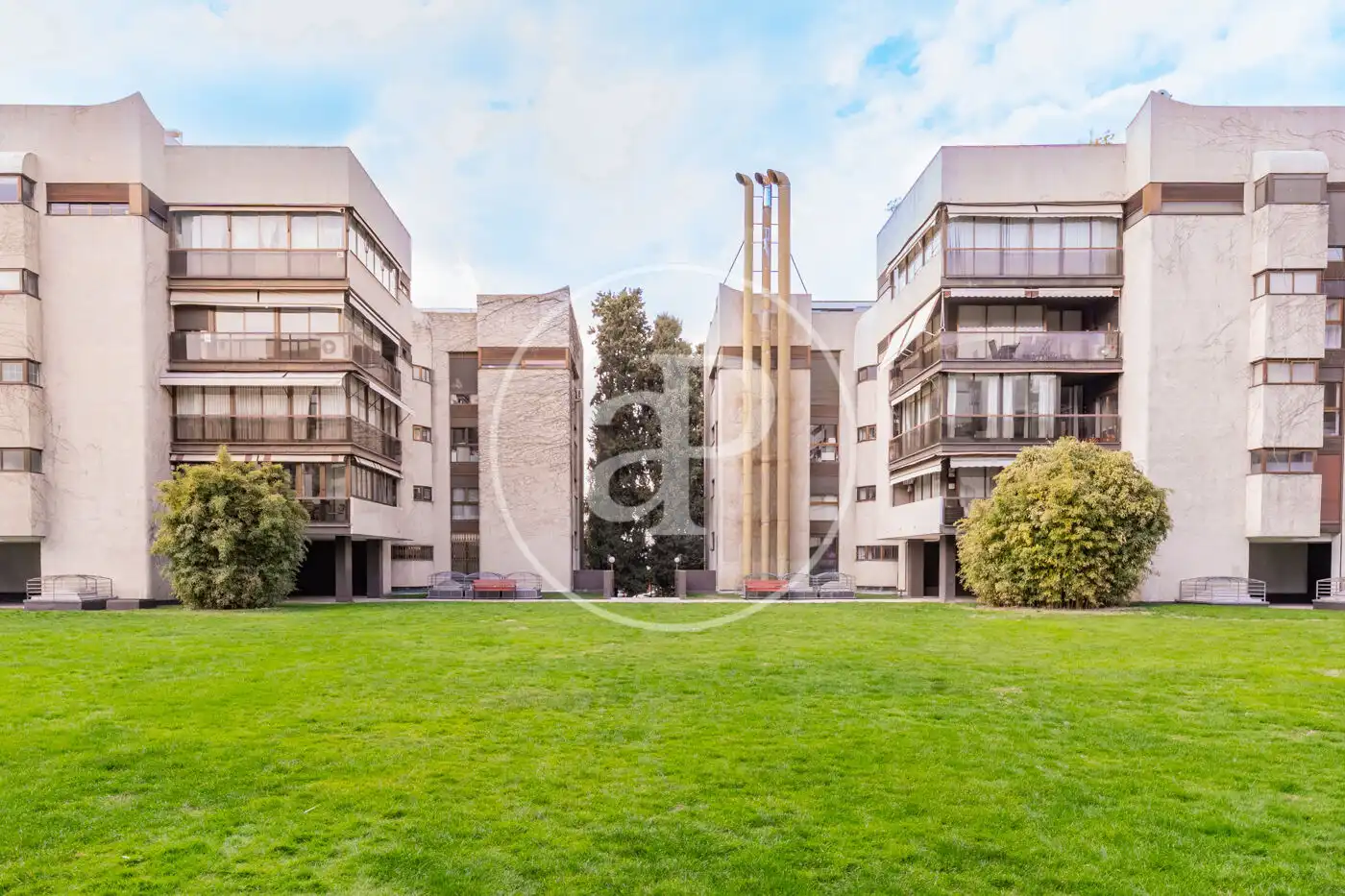 Vista exterior de Pis en venda en Madrid amb Aire condicionat, Calefacció i Jardí privat