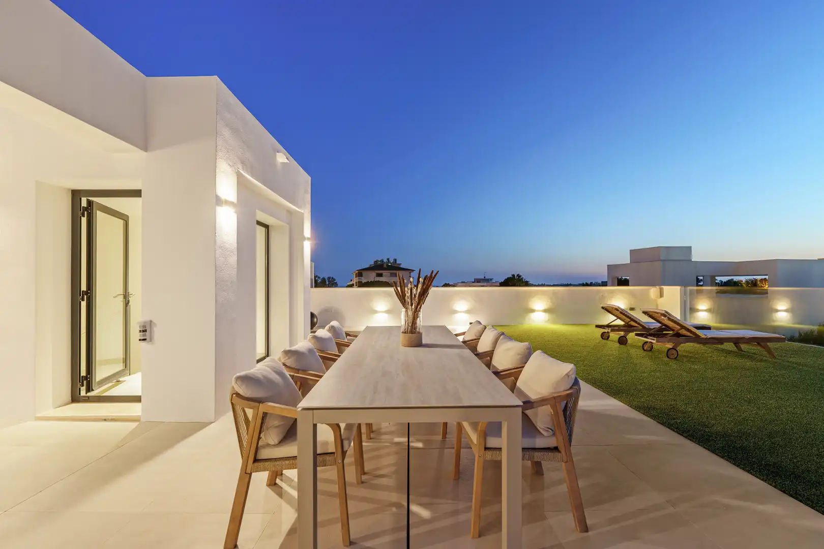 Chalet de obra nueva en venta en Calle Las Gardenias