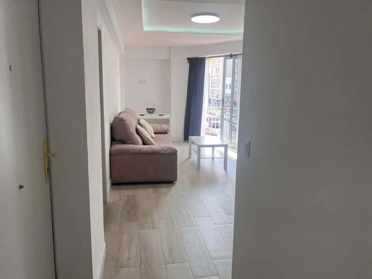 Sala d'estar de Apartament de lloguer en Las Palmas de Gran Canaria amb Aire condicionat, Moblat i Balcó