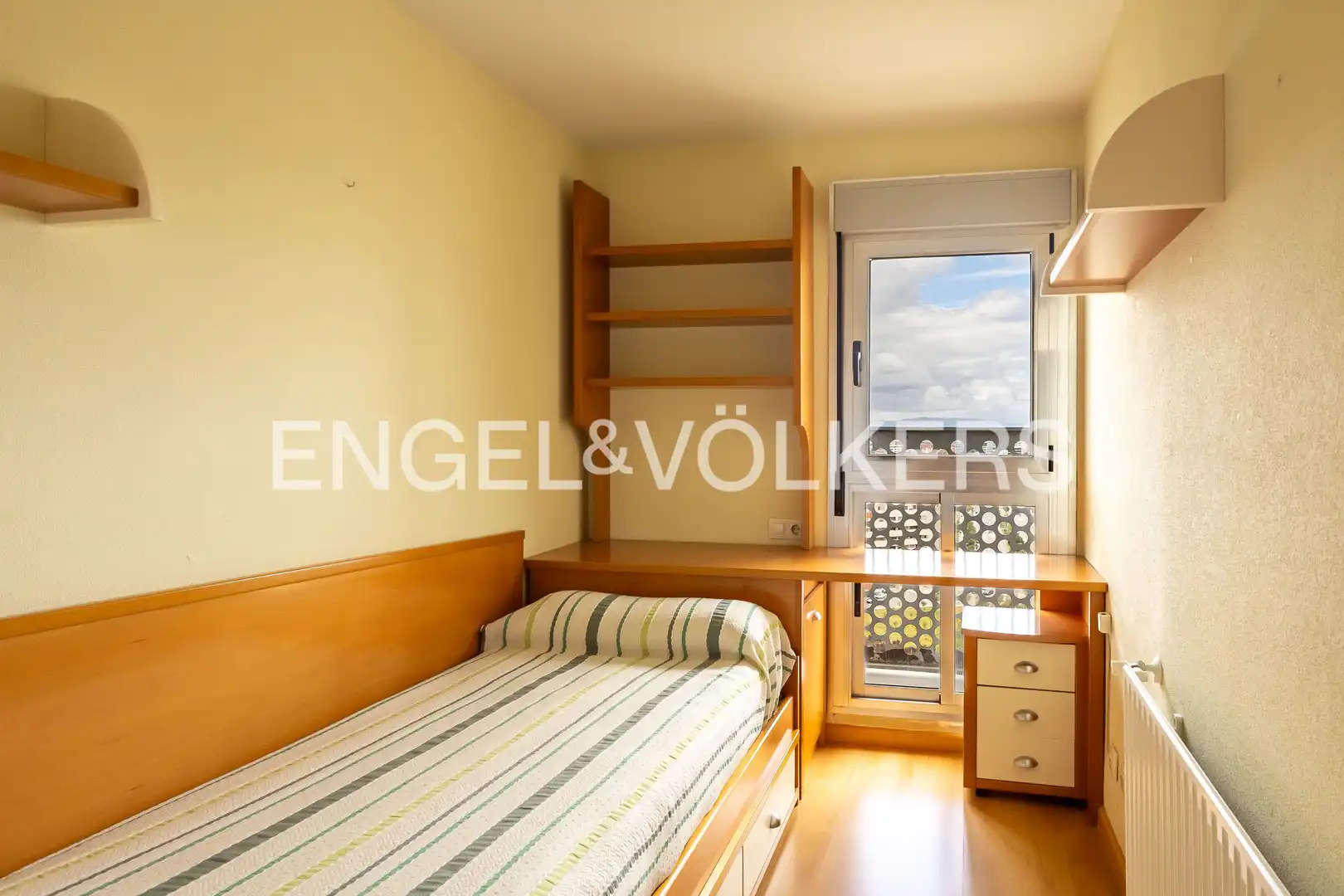 Habitación de Piso en venta en Madrid con Calefacción, Trastero y Piscina
