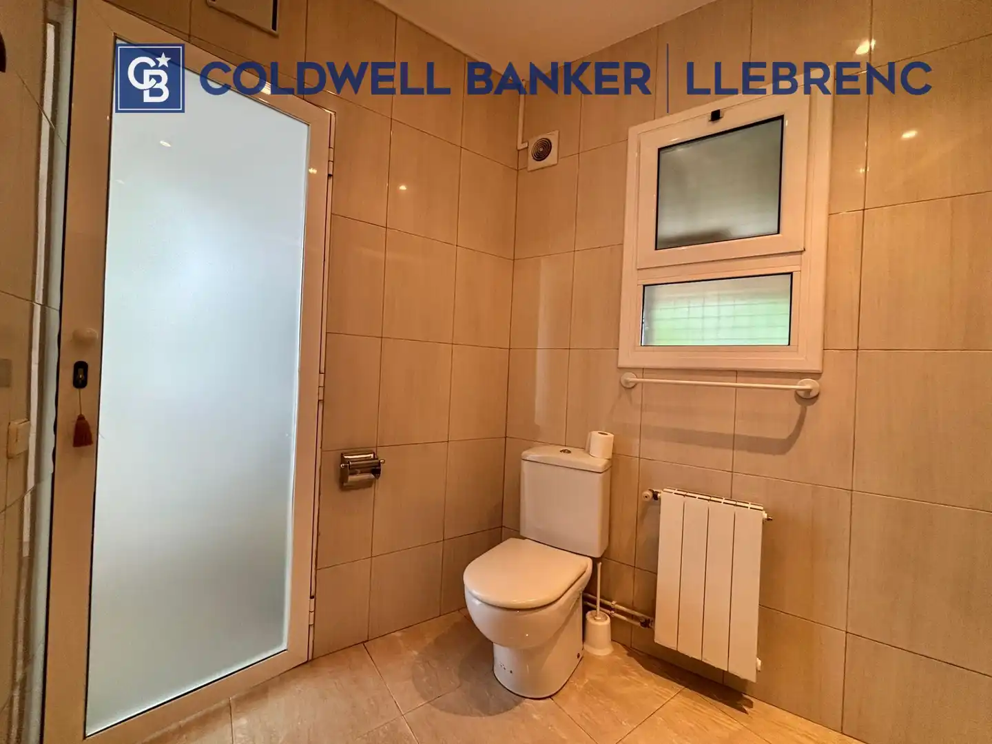 Baño de Estudio de alquiler en Barcelona con Calefacción, Parquet y Terraza