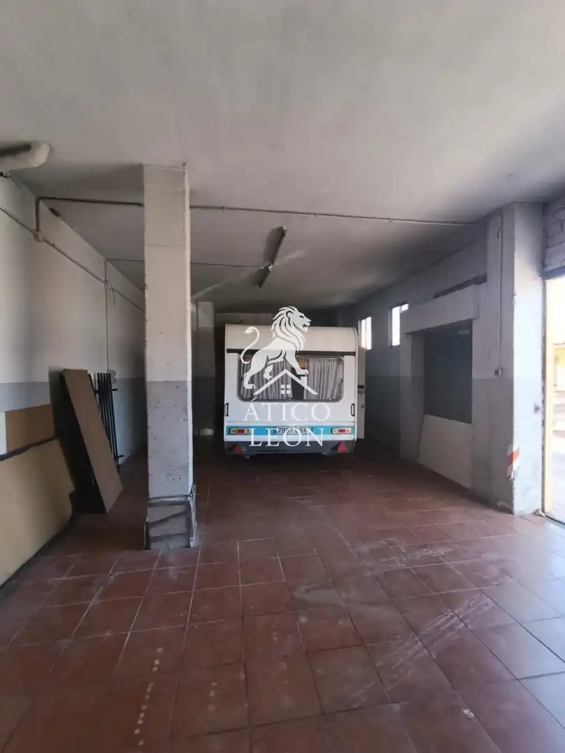 Parkplatz von Geschaftsraum zum Verkauf in León Capital 