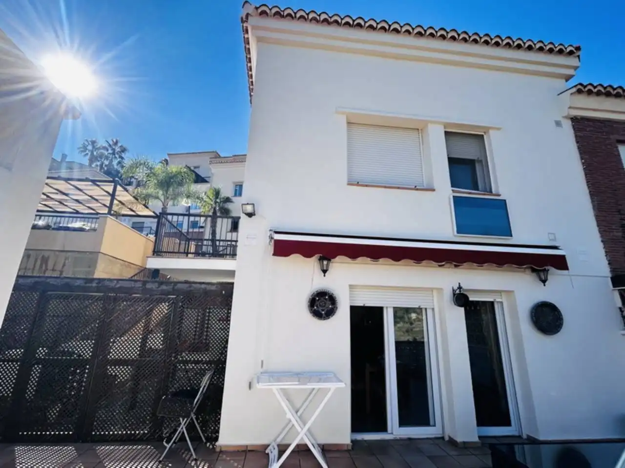 Außenansicht von Einfamilien-Reihenhaus zum Verkauf in Almuñécar mit Klimaanlage, Heizung und Terrasse