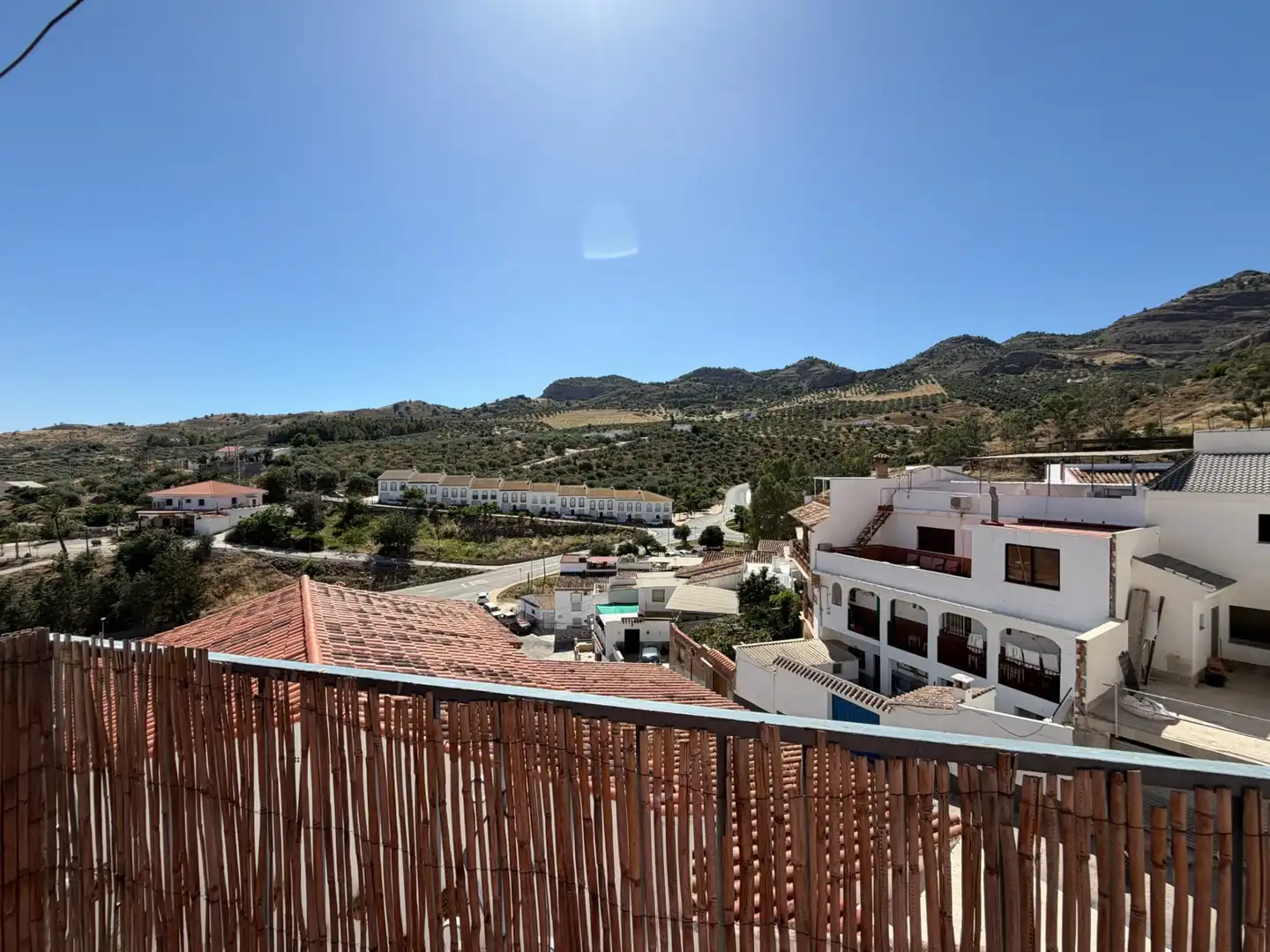 Außenansicht von Wohnung zum Verkauf in Álora mit Klimaanlage, Terrasse und Abstellraum