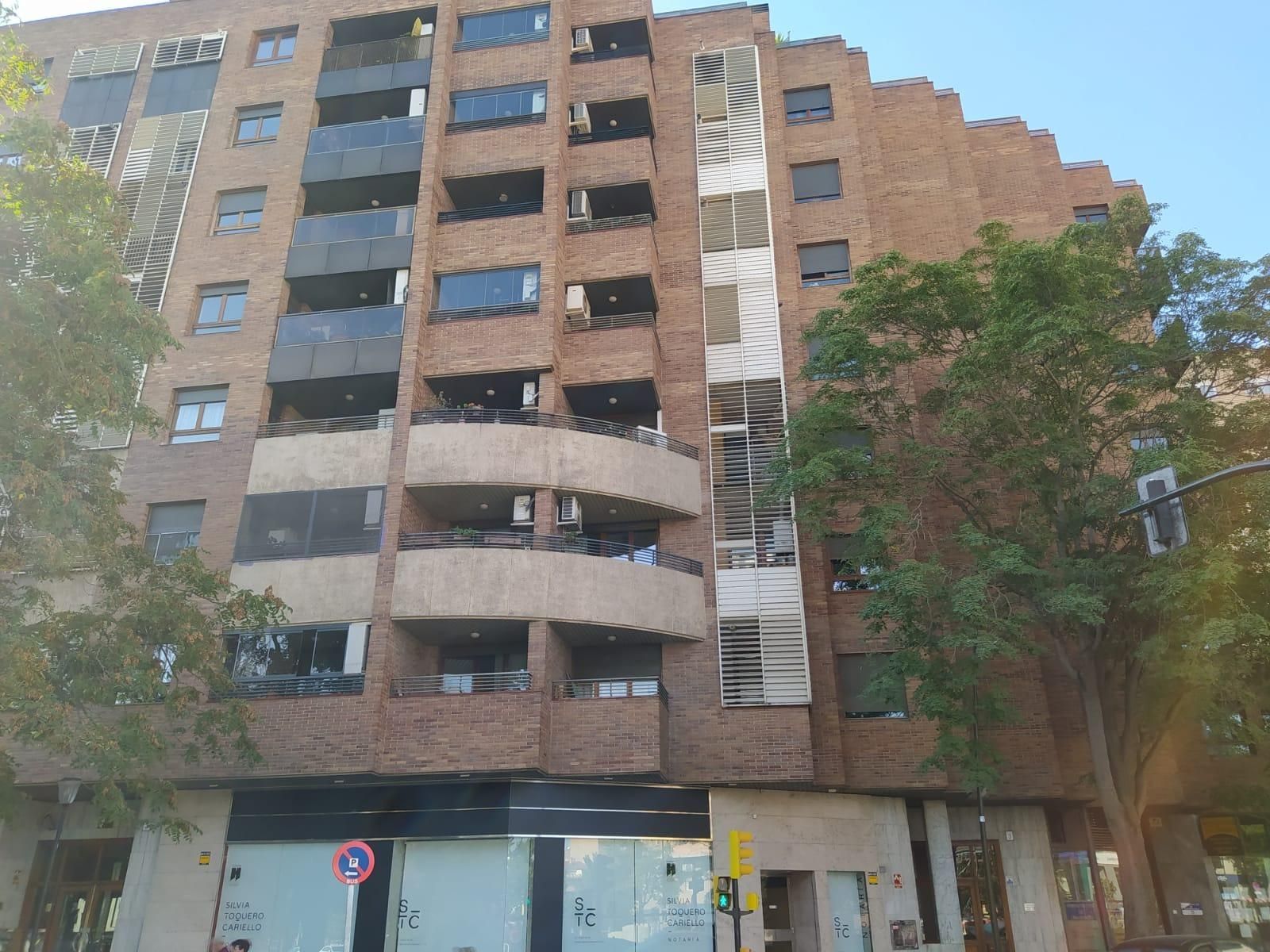 Vista exterior de Pis de lloguer en  Zaragoza Capital amb Parquet i Terrassa