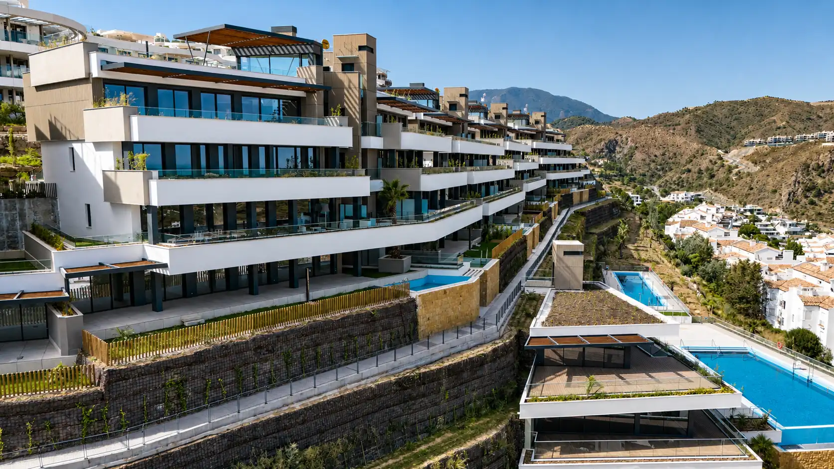 Vista exterior de Àtic en venda en Benahavís amb Aire condicionat, Calefacció i Terrassa