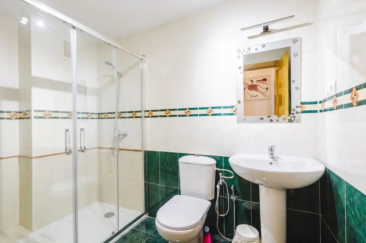 Bathroom of Flat for sale in Alhaurín El Grande  with Air Conditioner, Heating and Terrace