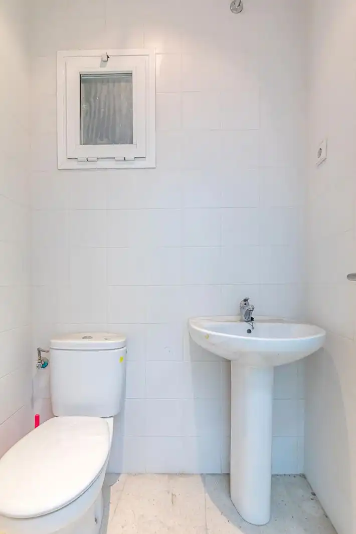 Baño de Local de alquiler en Madrid