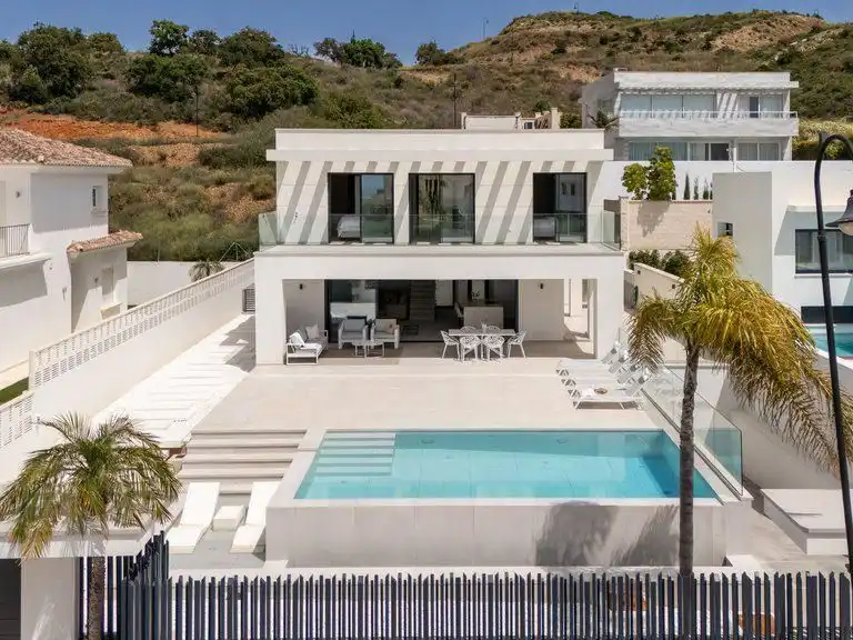 House with pool for sale in SIERRA SEGURA 13