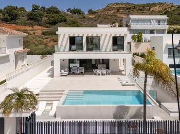 Casa con piscina en venta en SIERRA SEGURA 13