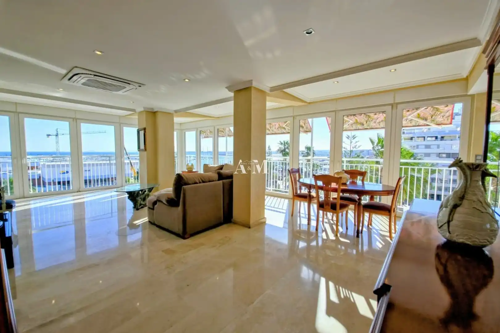 Living room of Flat for rent in Torrevieja  with Air Conditioner, Heating and Terrace