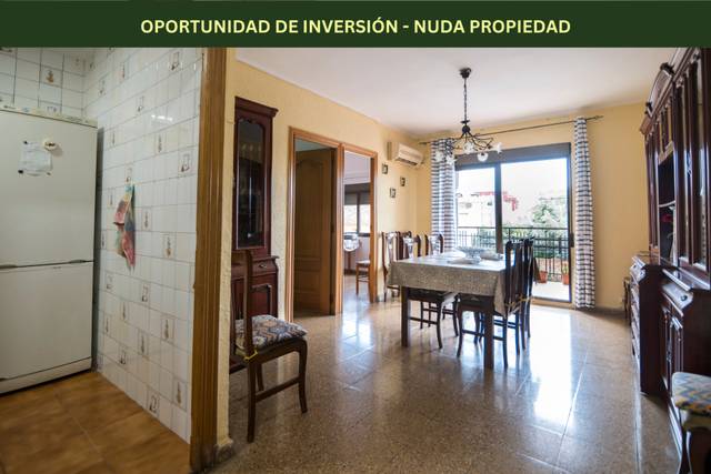 Piso en Venta en Carrer del Rocío en El Castellar i l'Oliverar