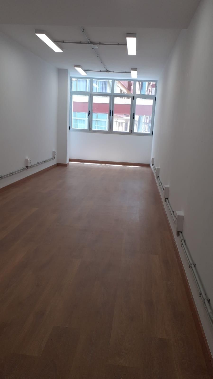 Office to rent in Alcaravaneras