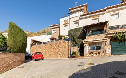 Exterior view of Single-family semi-detached for sale in  Granada Capital  with Air Conditioner, Heating and Private garden