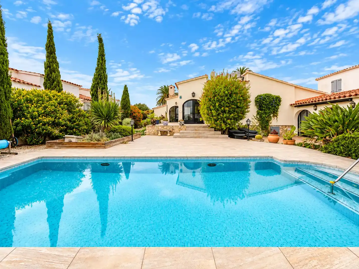 Haus mit Pool zum Verkauf in Alberes