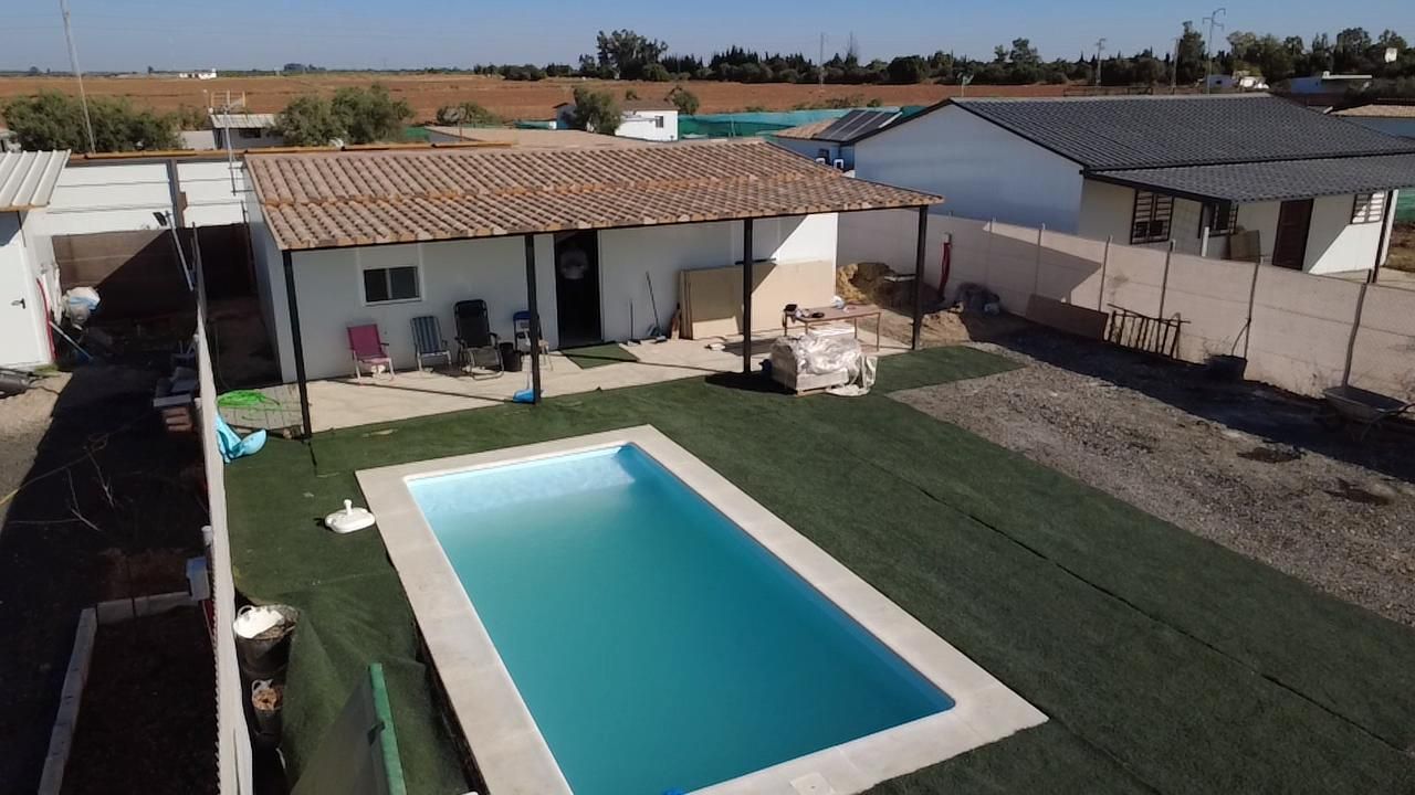 Swimming pool of Country house for sale in Dos Hermanas  with Community pool