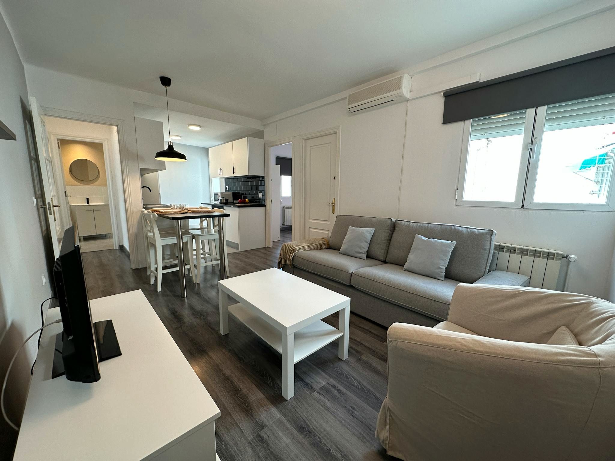 Living room of Flat to rent in  Madrid Capital  with Air Conditioner, Heating and Furnished