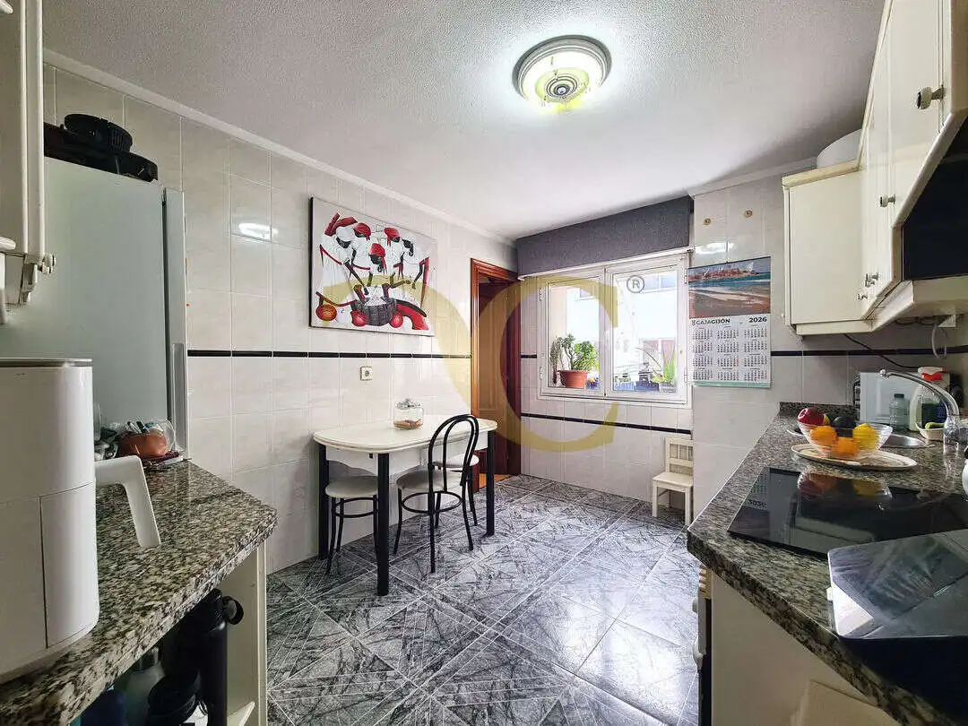 Cocina de Piso en venta en Gijón  con Calefacción