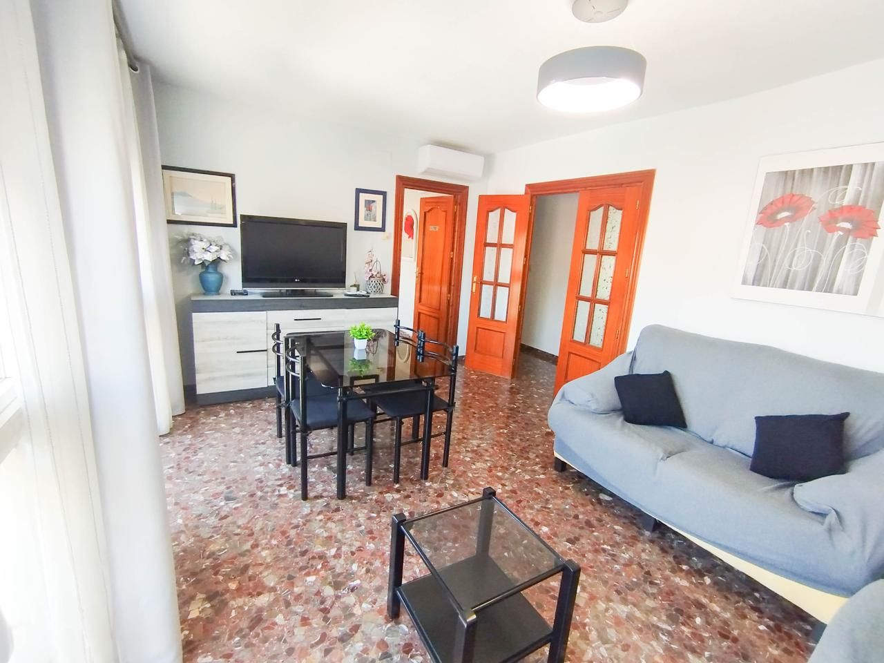 Sala de estar de Piso de alquiler en  Granada Capital con Aire acondicionado, Terraza y Amueblado