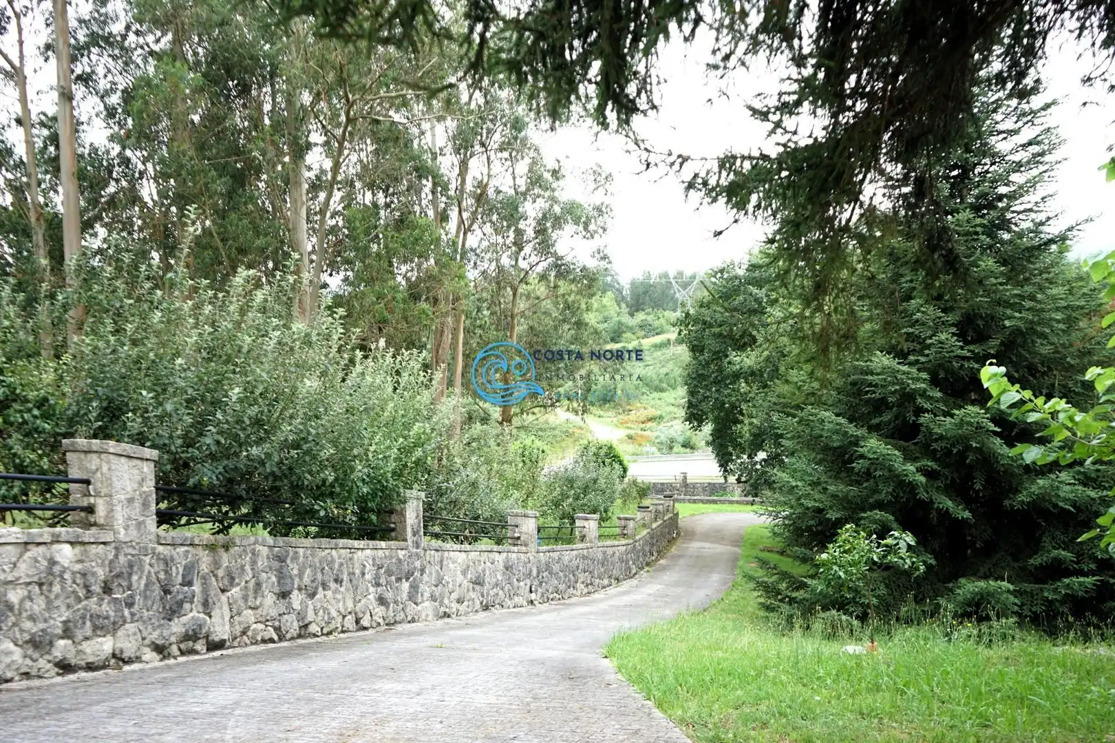 Vista exterior de Casa o chalet en venta en Reocín con Trastero y Amueblado