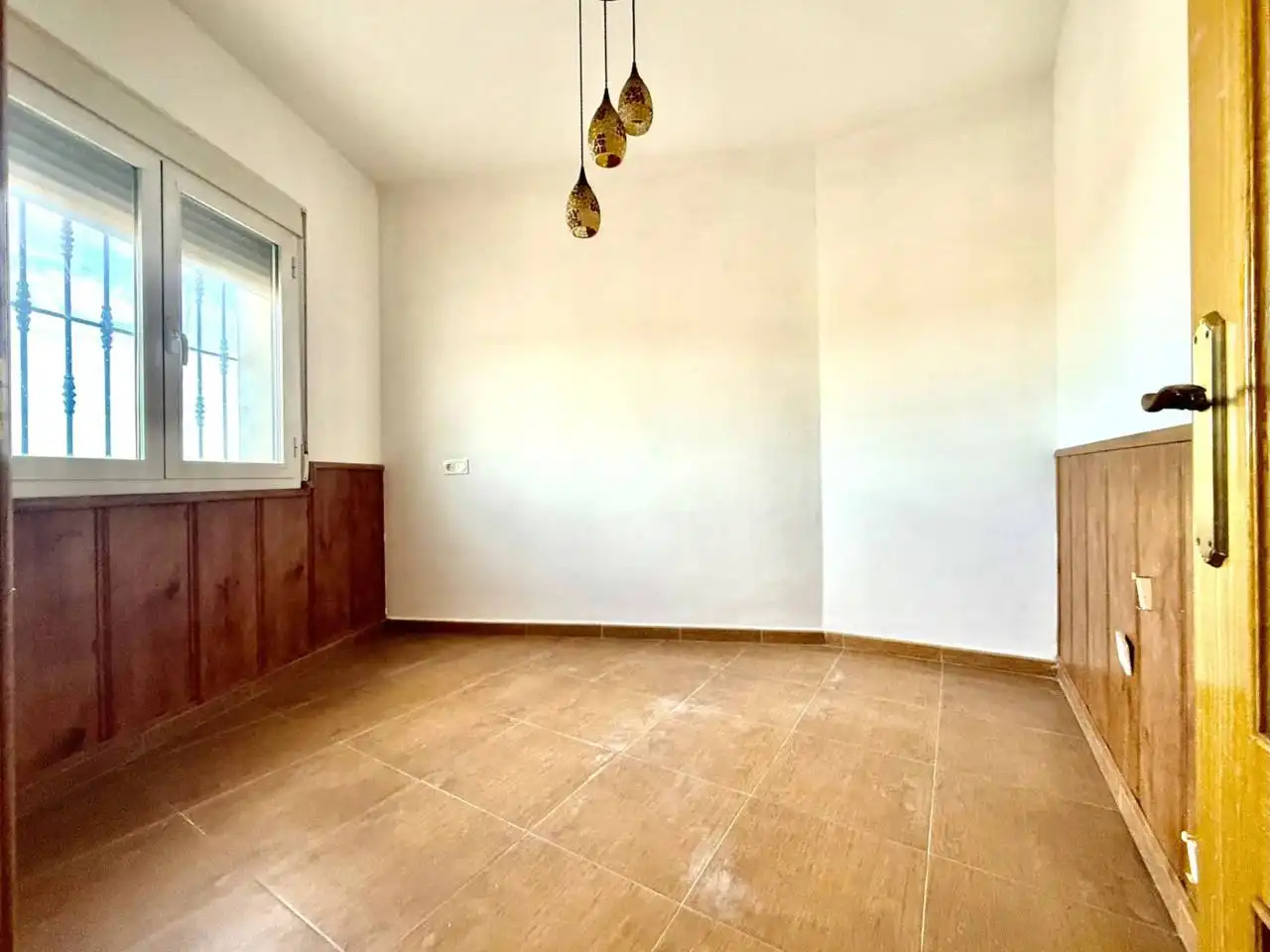 Habitación de Casa adosada en venta en Miguel Esteban con Alarma y Piscina comunitaria
