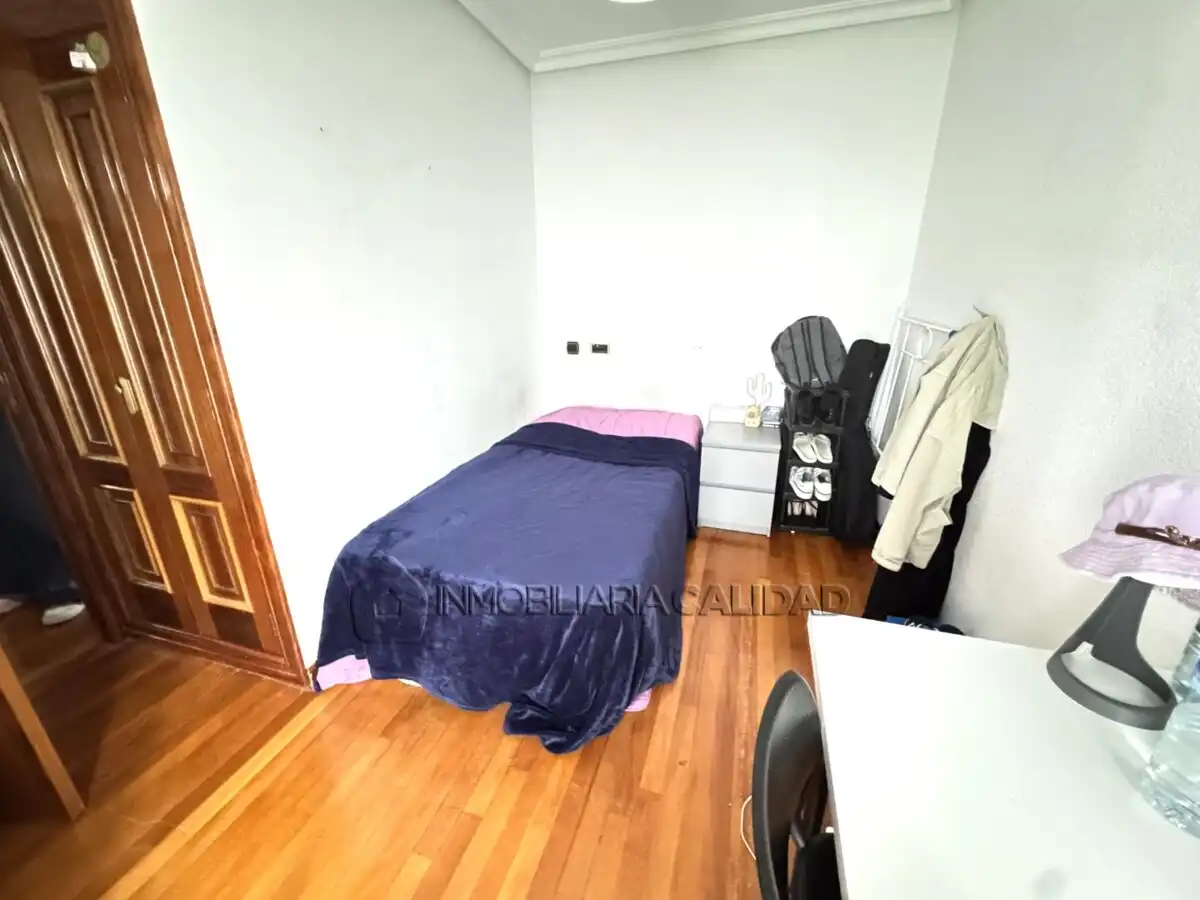 Habitación de Piso de alquiler en Burgos con Calefacción y Amueblado