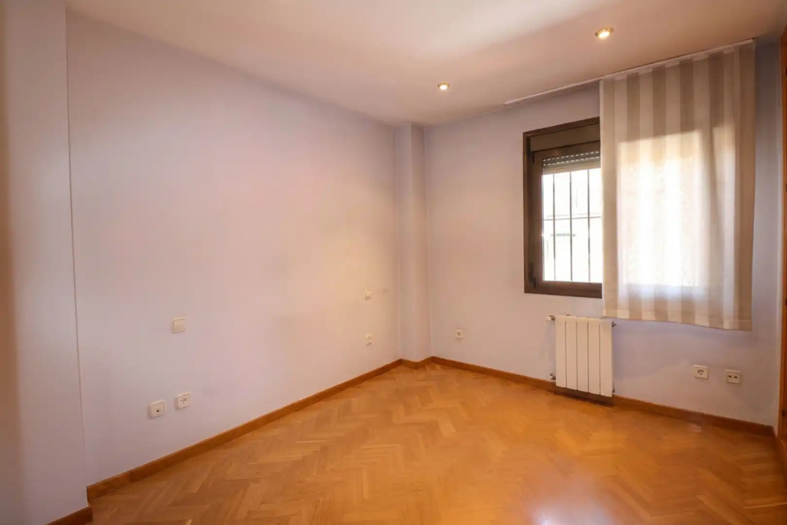 Schlafzimmer von Wohnung zum Verkauf in Pozuelo de Alarcón mit Heizung, Parkett und Gemeinschaftspool