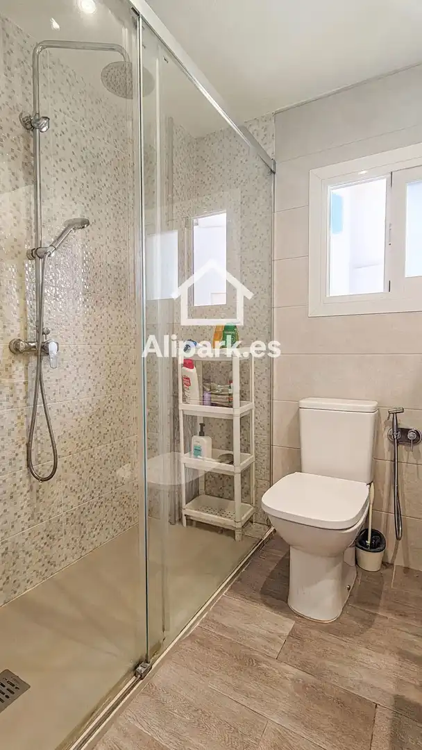 Badezimmer von Wohnung zum Verkauf in El Campello mit Terrasse, Schwimmbad und Gemeinschaftspool