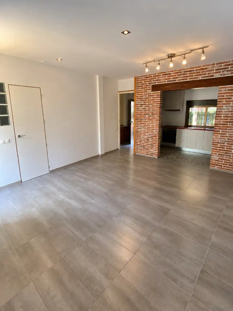 Casa adosada en venta en Nou Barris