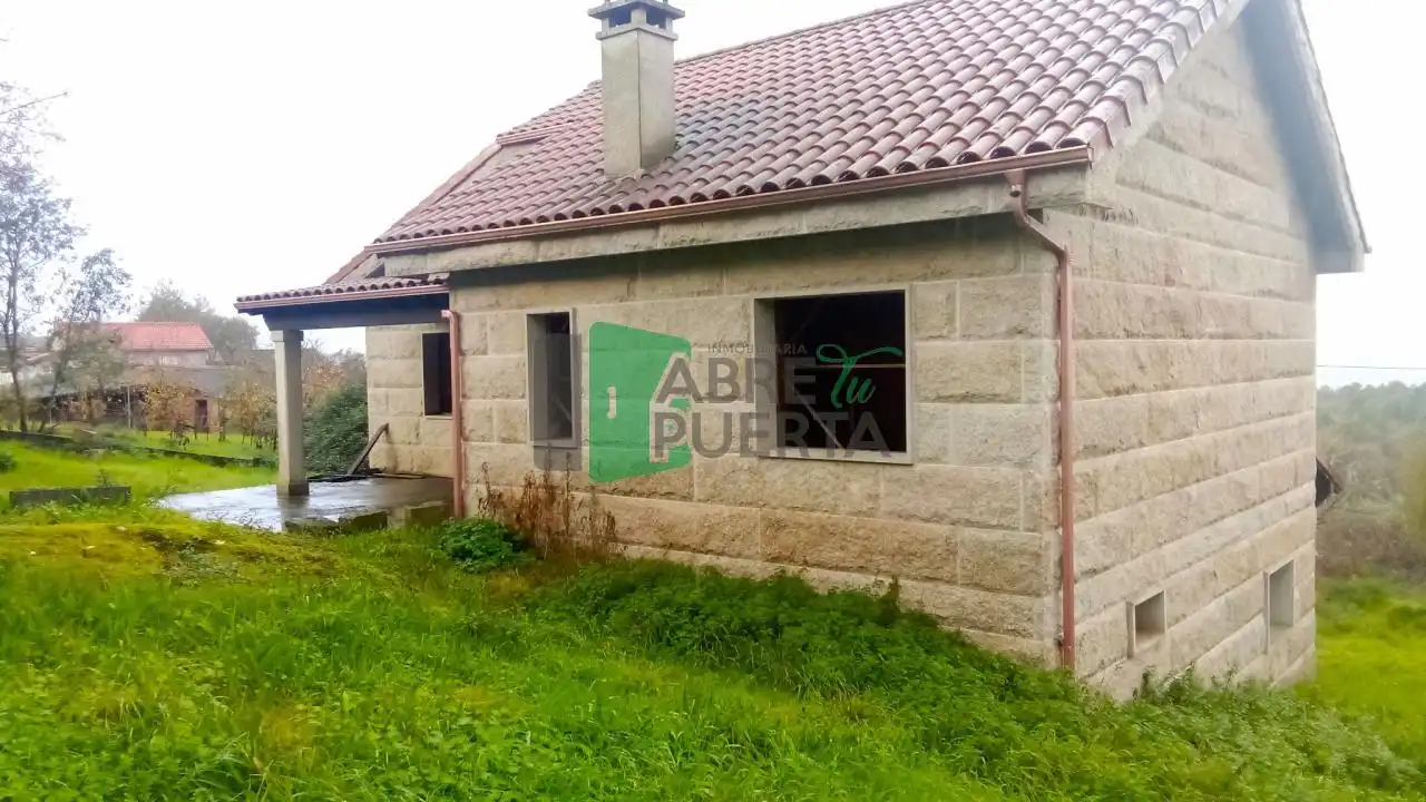 Chalet con jardín en venta en Nogueira de Ramuín, imagen 2