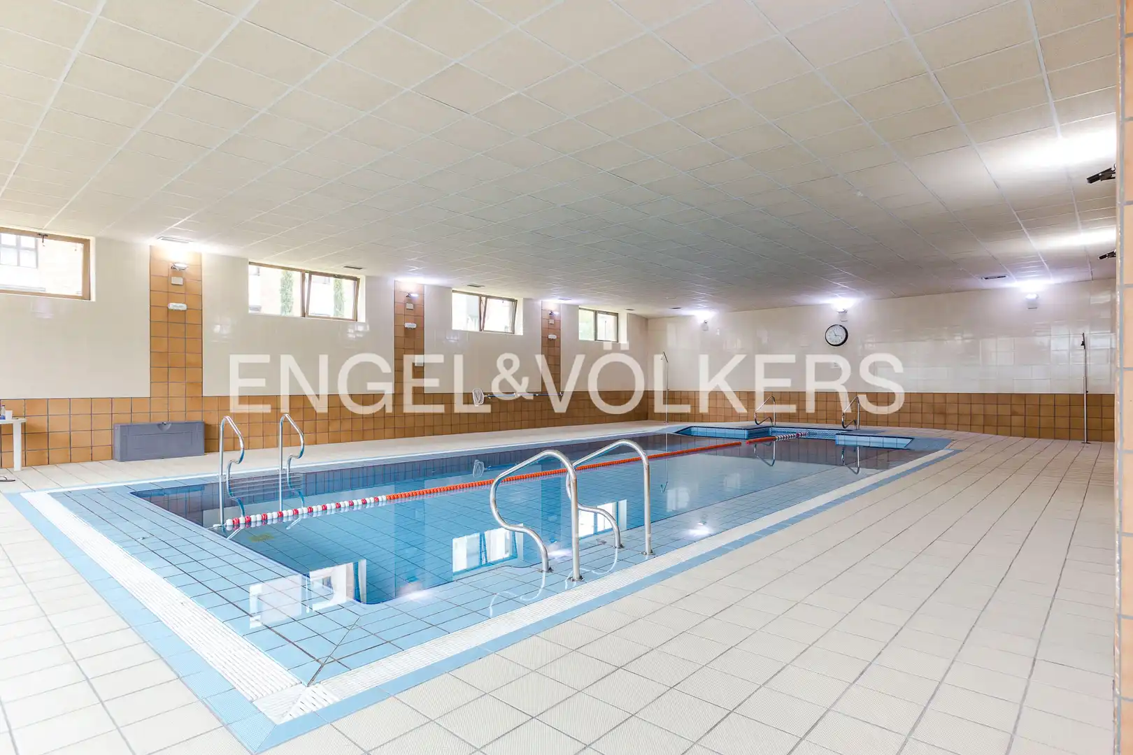 Piscina de Pis en venda en Majadahonda amb Aire condicionat, Calefacció i Terrassa