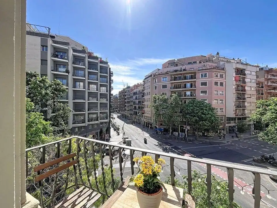 Vista exterior de Apartament en venda en Barcelona amb Aire condicionat, Calefacció i Parquet