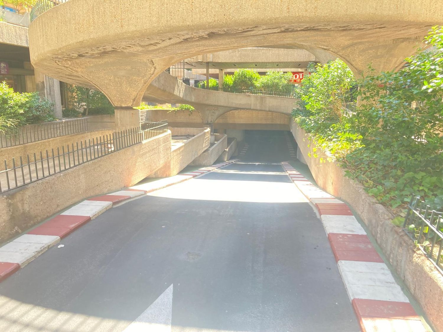 Garage to rent in Gaztambide