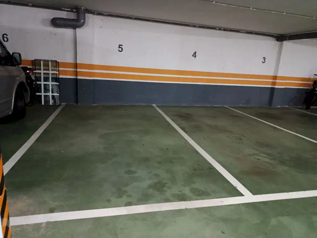 Garaje de alquiler en Paseo das Carolinas, Santa Uxía de Ribeira