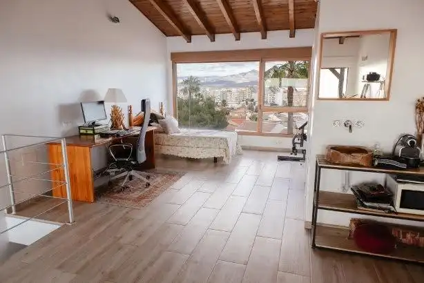 Sala d'estar de Casa adosada de lloguer en Alicante / Alacant amb Aire condicionat, Jardí privat i Terrassa