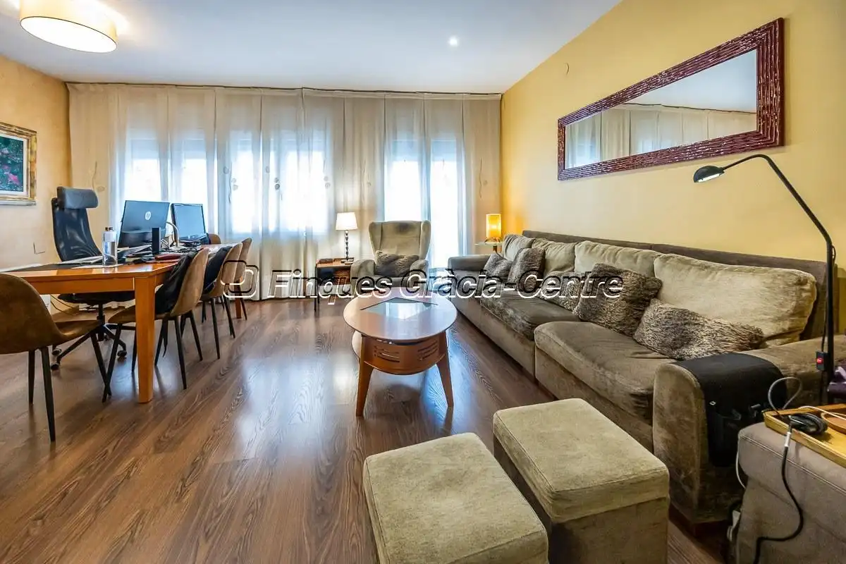 Sala d'estar de Casa adosada en venda en Sabadell amb Aire condicionat, Calefacció i Parquet